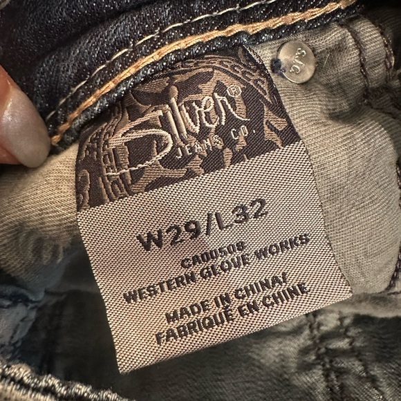 EUC Silver Jeans McKenzie Flap Bootcut  Distressed Embroidery Pocket Sz 29/L32 - Picture 9 of 9